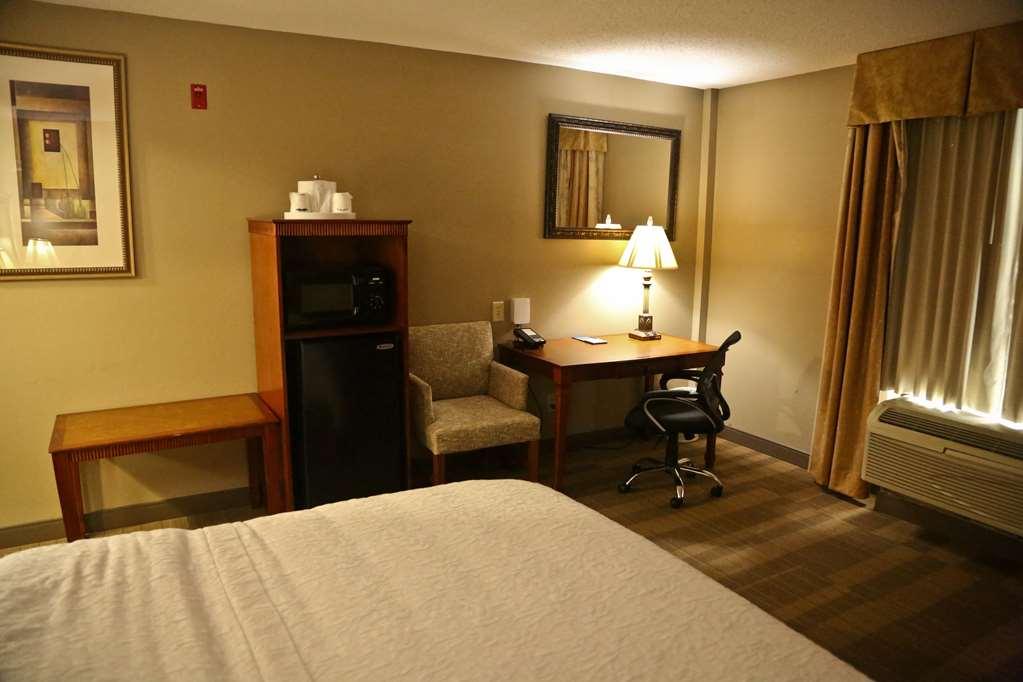 Hampton Inn & Suites Jennings Room photo