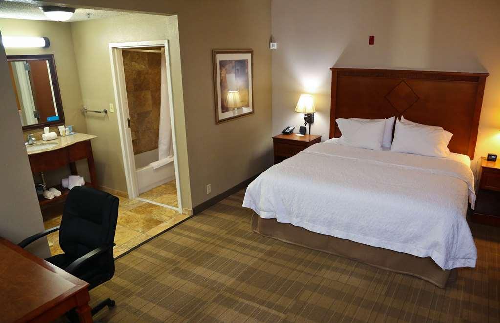 Hampton Inn & Suites Jennings Room photo